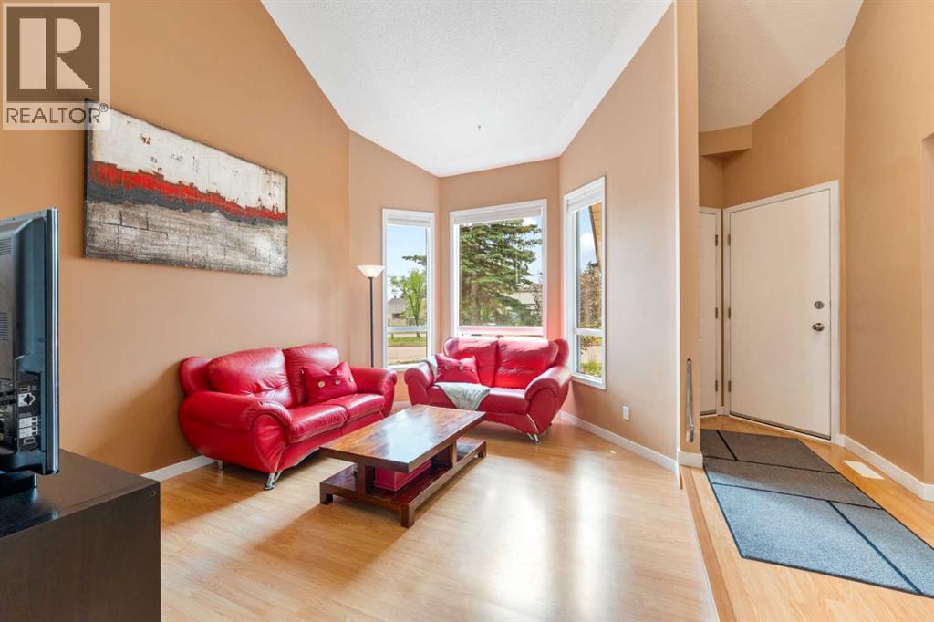 Single Family House for Sale in  Shawfield Road SW Shawnessy Calgary 