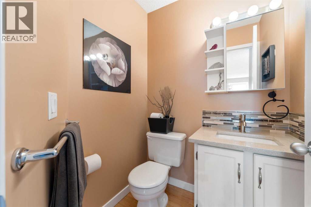 Single Family House for Sale in  Shawfield Road SW Shawnessy Calgary 