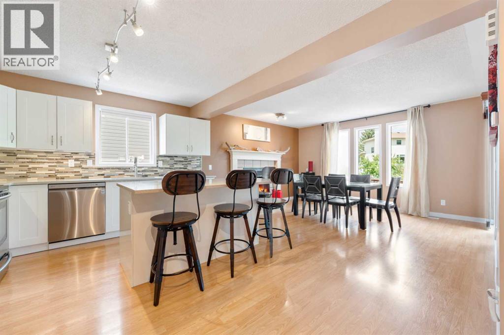 Single Family House for Sale in  Shawfield Road SW Shawnessy Calgary 