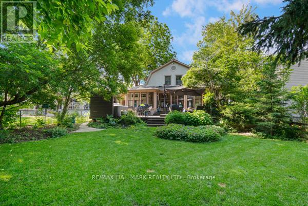 Photo 34 of 59 Centre Street W, Richmond Hill ON