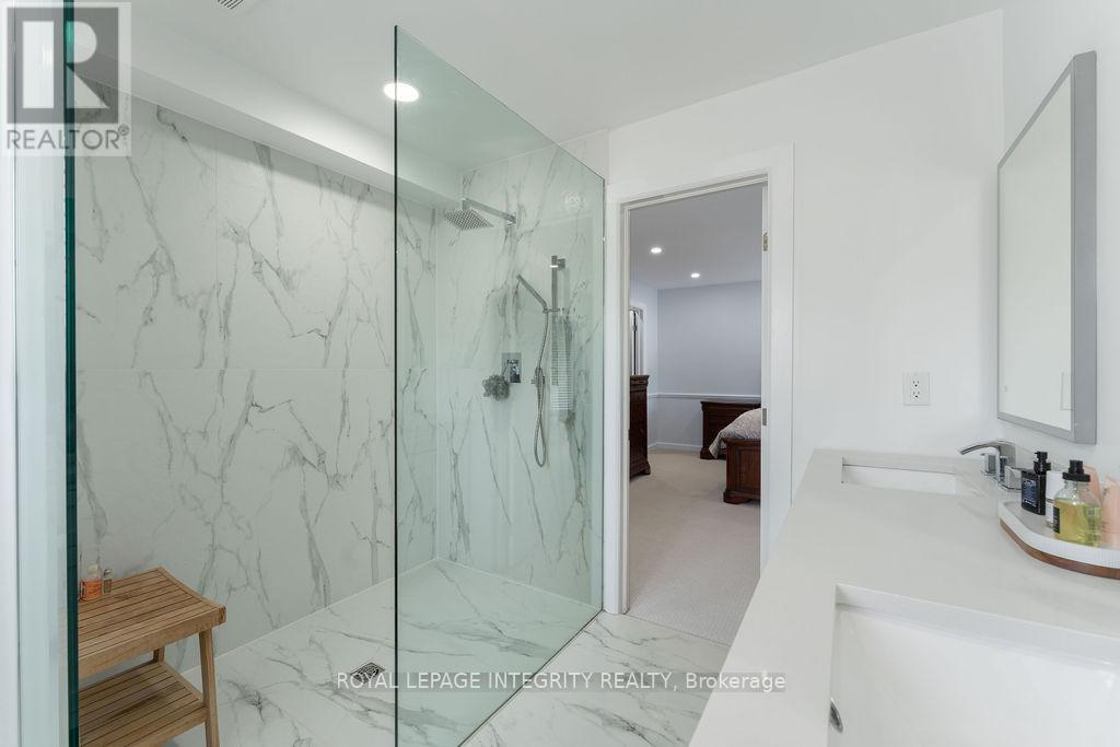 Photo 11 of 231 Mountshannon Drive, Ottawa ON