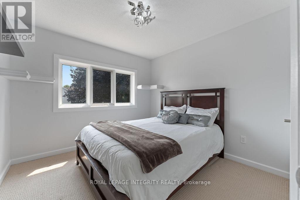 Photo 31 of 231 Mountshannon Drive, Ottawa ON