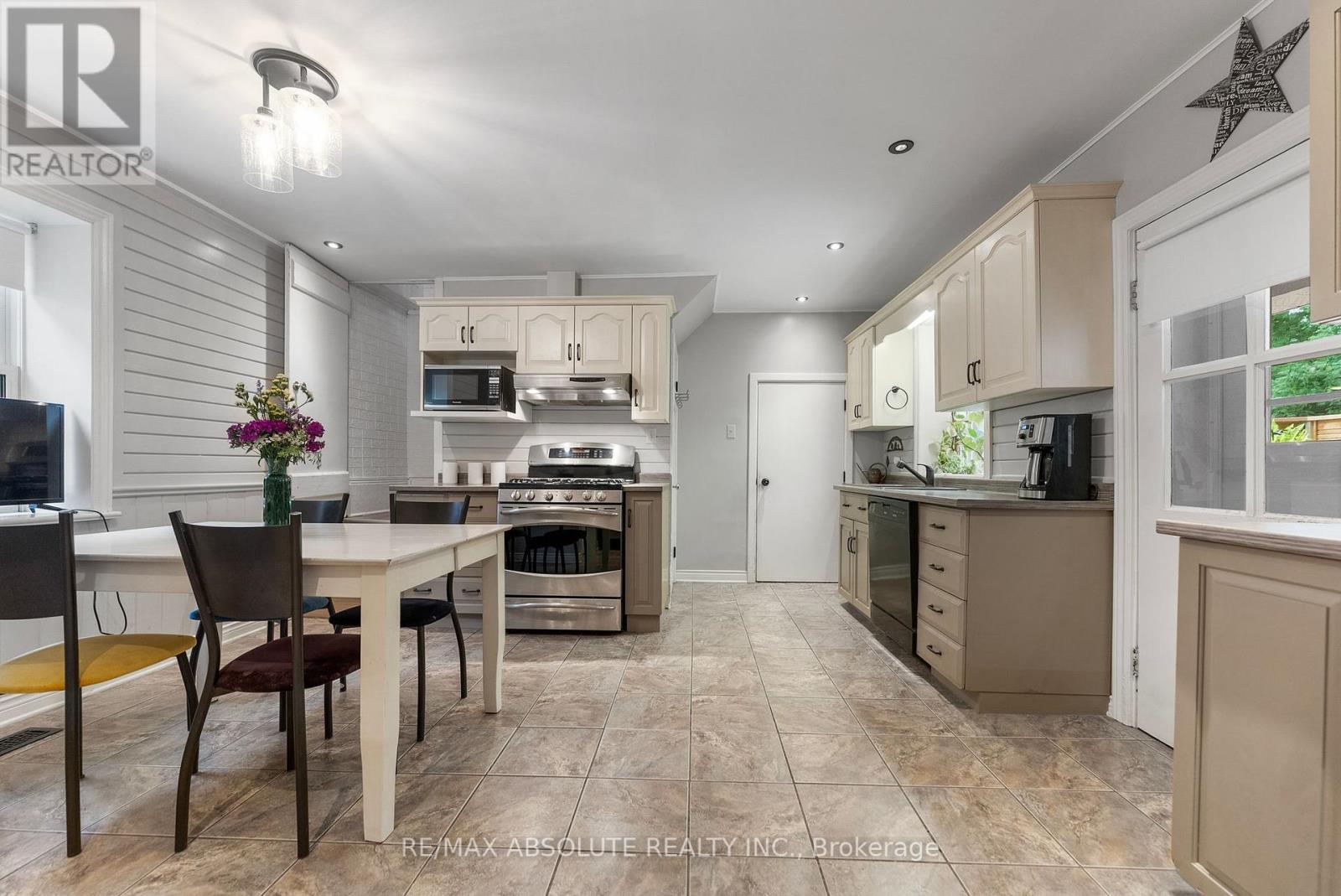 Photo 2 of 241 John Street N, Arnprior ON
