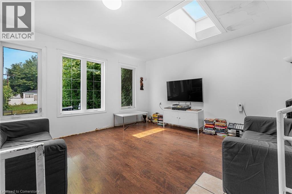Photo 33 of 139 Wood Street E, Hamilton ON