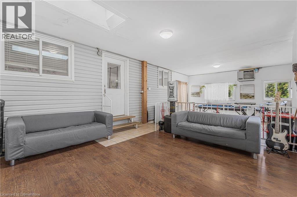 Photo 13 of 139 Wood Street E, Hamilton ON
