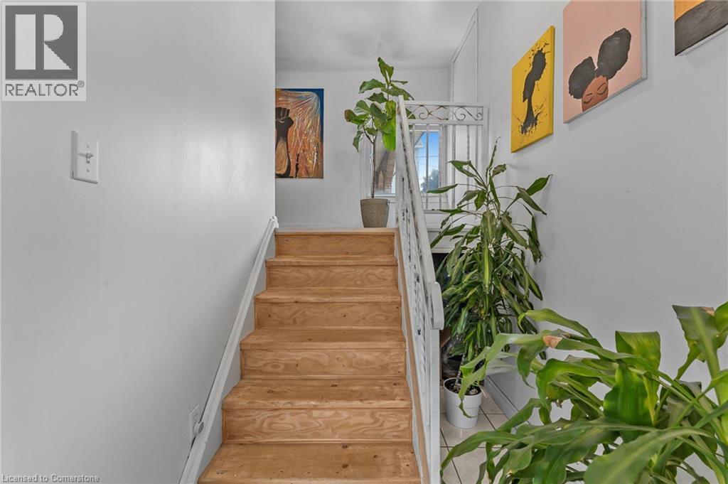 Photo 4 of 139 Wood Street E, Hamilton ON