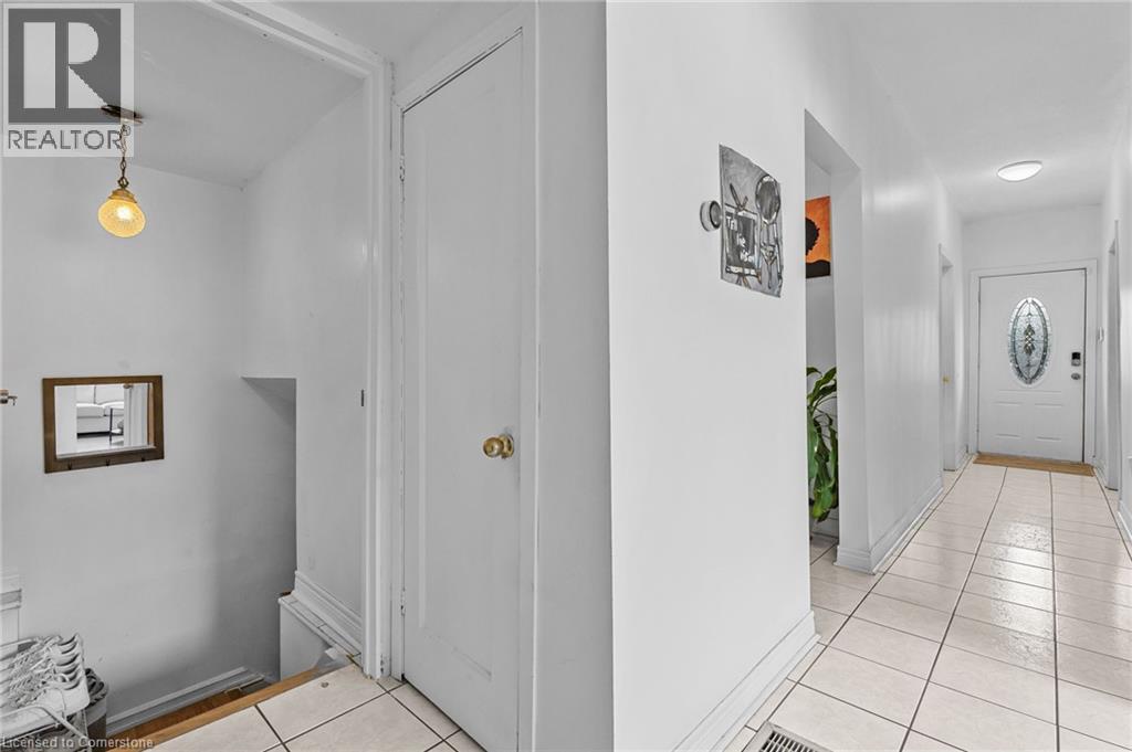 Photo 15 of 139 Wood Street E, Hamilton ON
