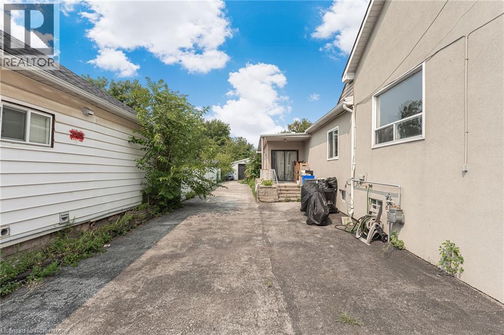 Photo 10 of 139 Wood Street E, Hamilton ON