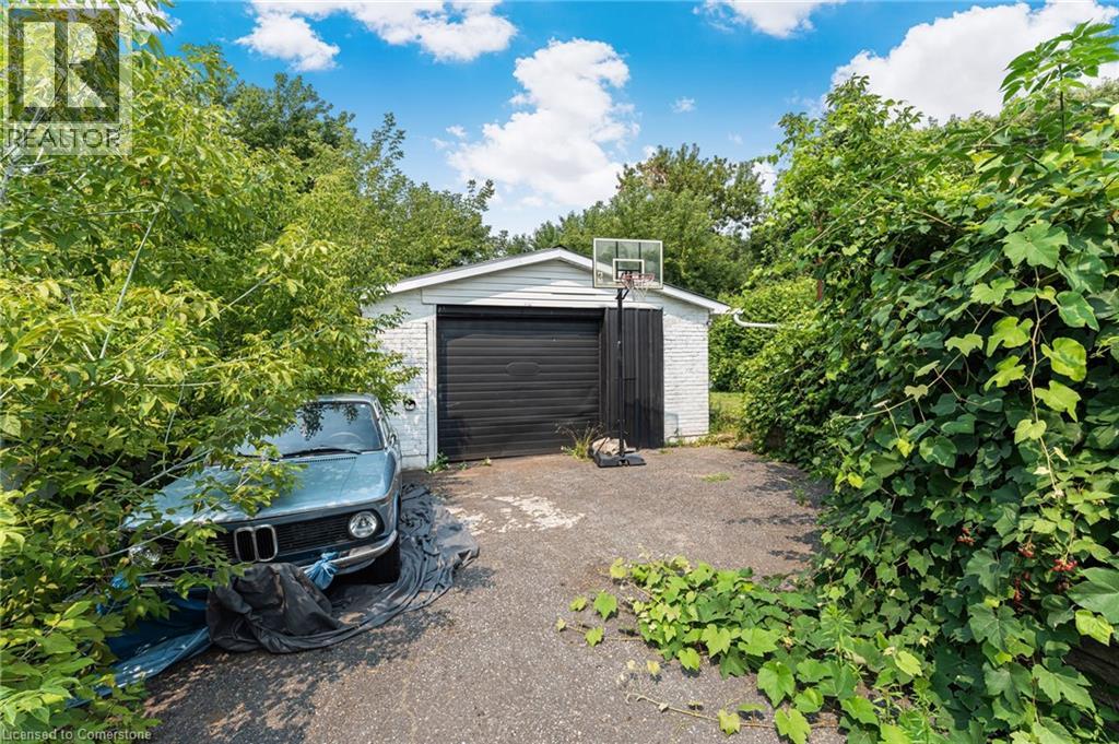Photo 9 of 139 Wood Street E, Hamilton ON