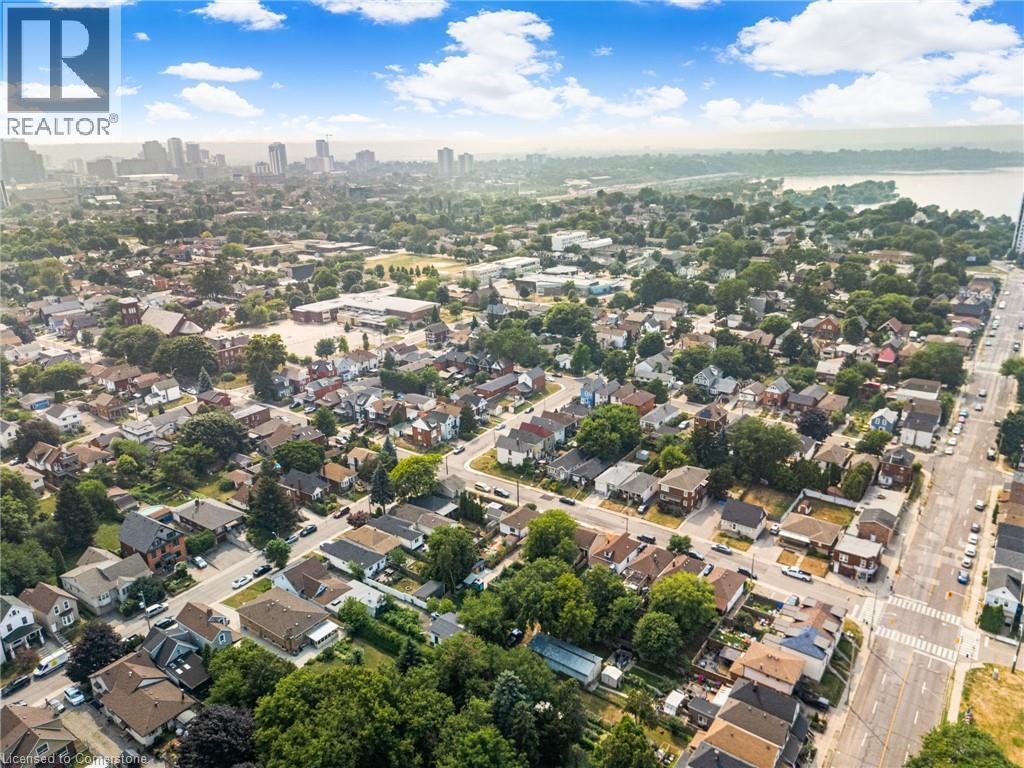 Photo 3 of 139 Wood Street E, Hamilton ON