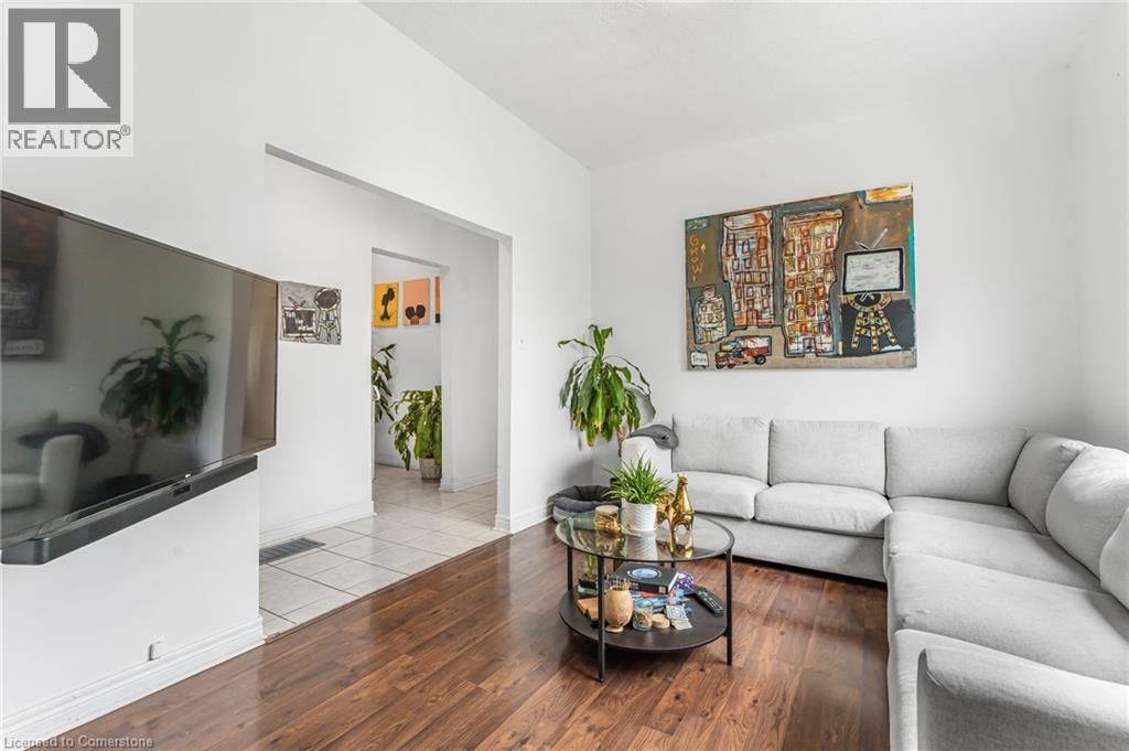 Photo 34 of 139 Wood Street E, Hamilton ON