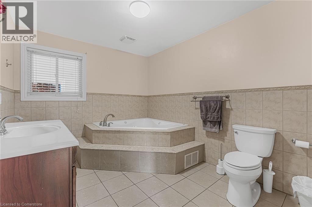 Photo 17 of 139 Wood Street E, Hamilton ON