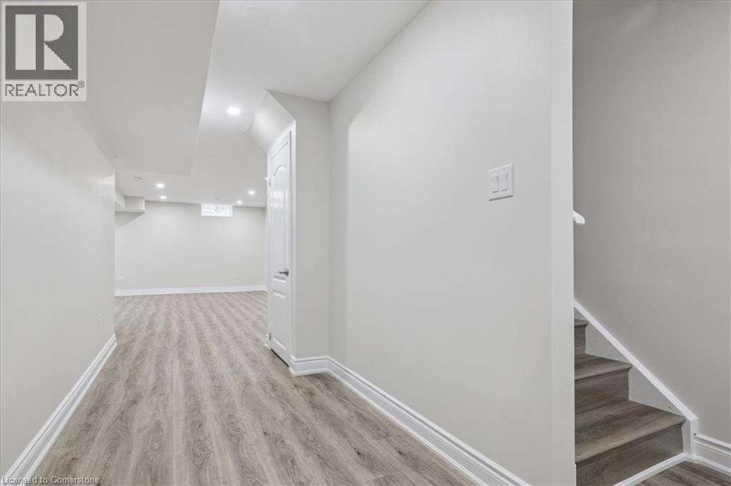 Photo 31 of 60 Cloverleaf Drive Unit 38, Ancaster ON