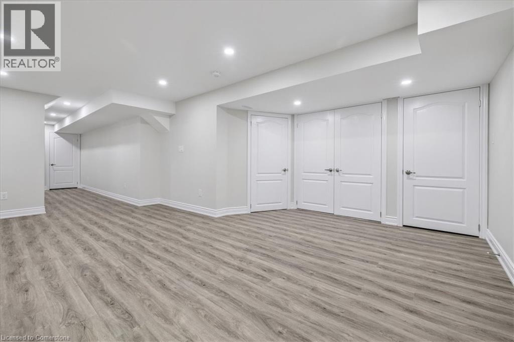Photo 33 of 60 Cloverleaf Drive Unit 38, Ancaster ON