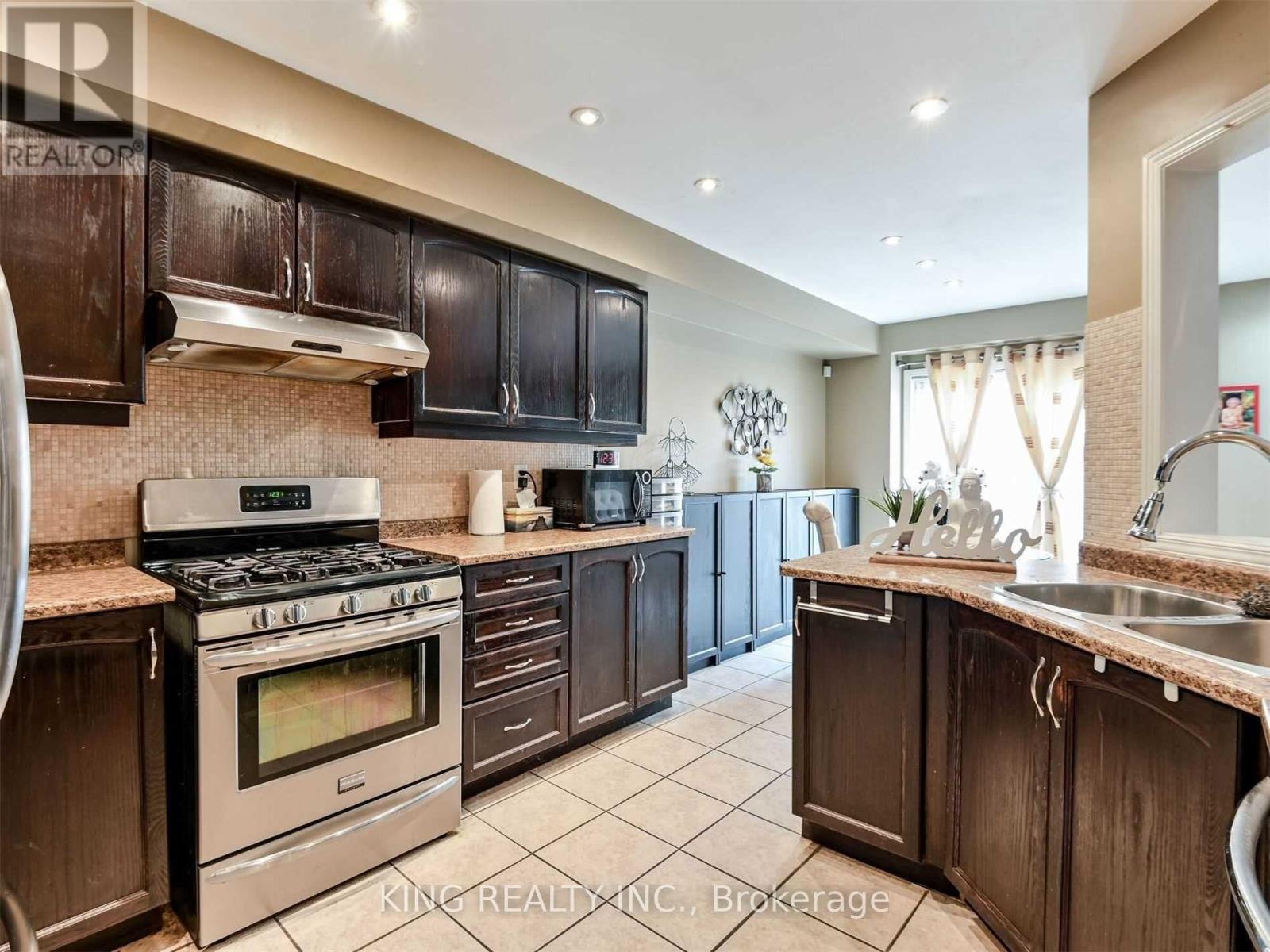 Photo 20 of 23 Wall Street, Brampton ON