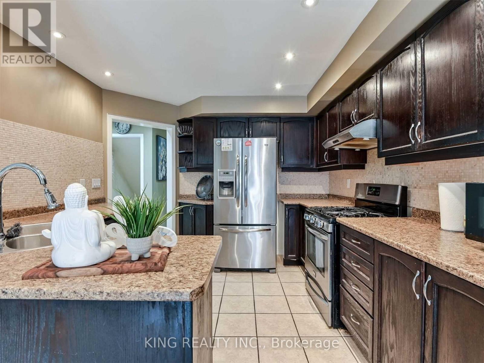 Photo 9 of 23 Wall Street, Brampton ON