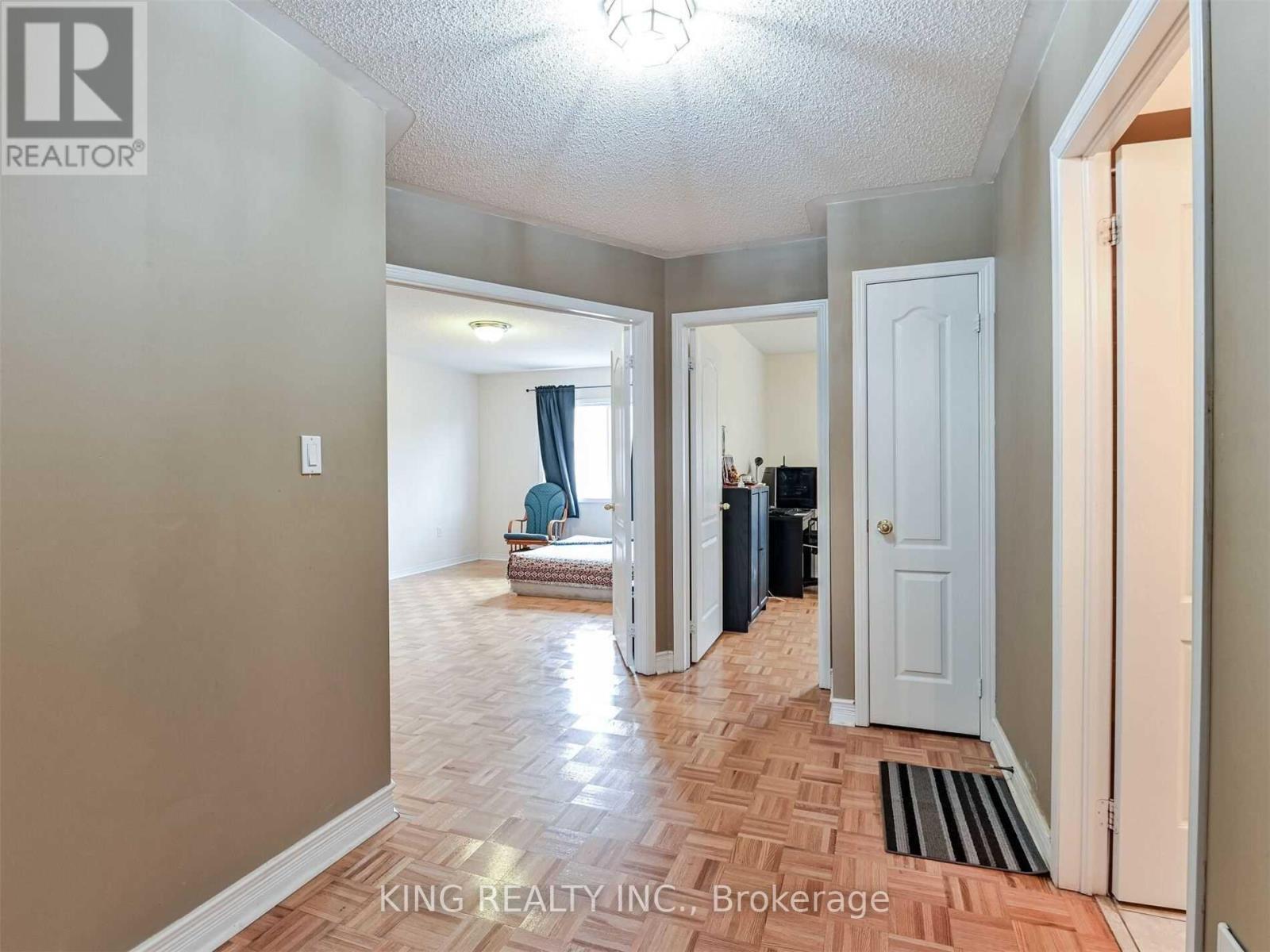 Photo 15 of 23 Wall Street, Brampton ON