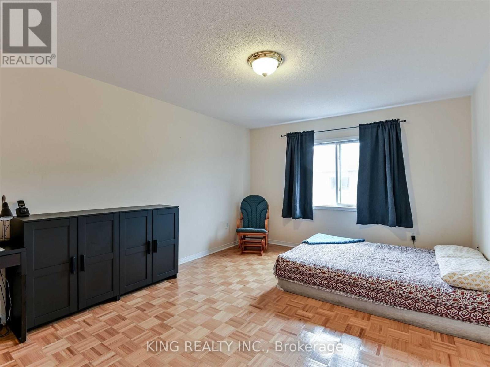 Photo 13 of 23 Wall Street, Brampton ON