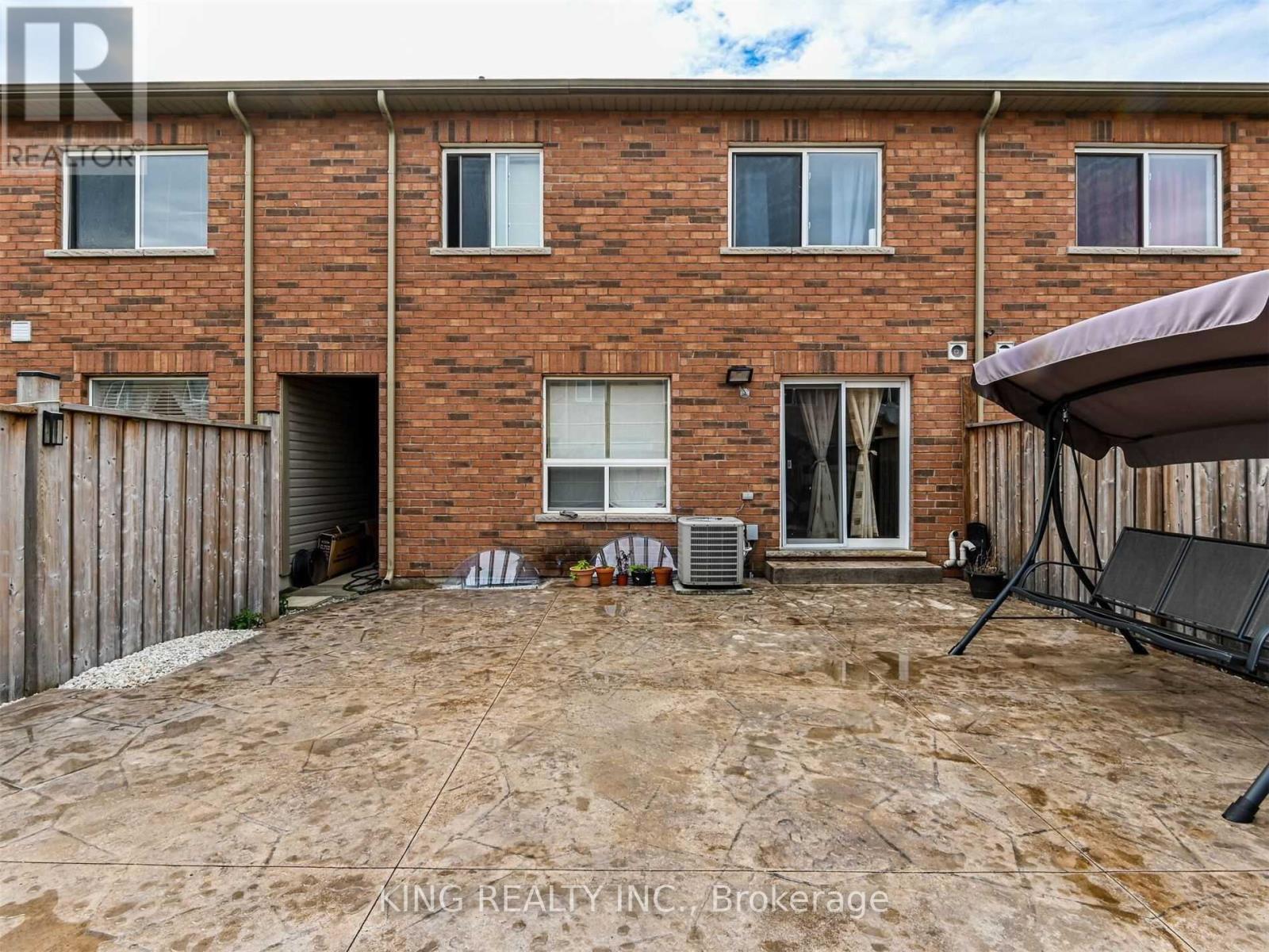 Photo 10 of 23 Wall Street, Brampton ON