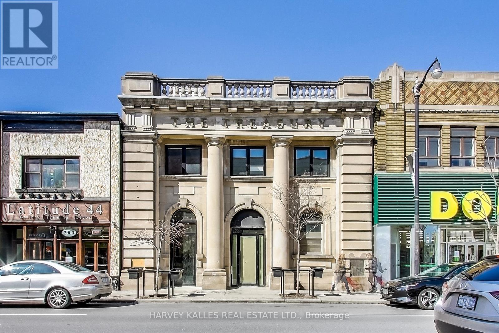 Photo 20 of 4 2896 Dundas Street W, Toronto ON