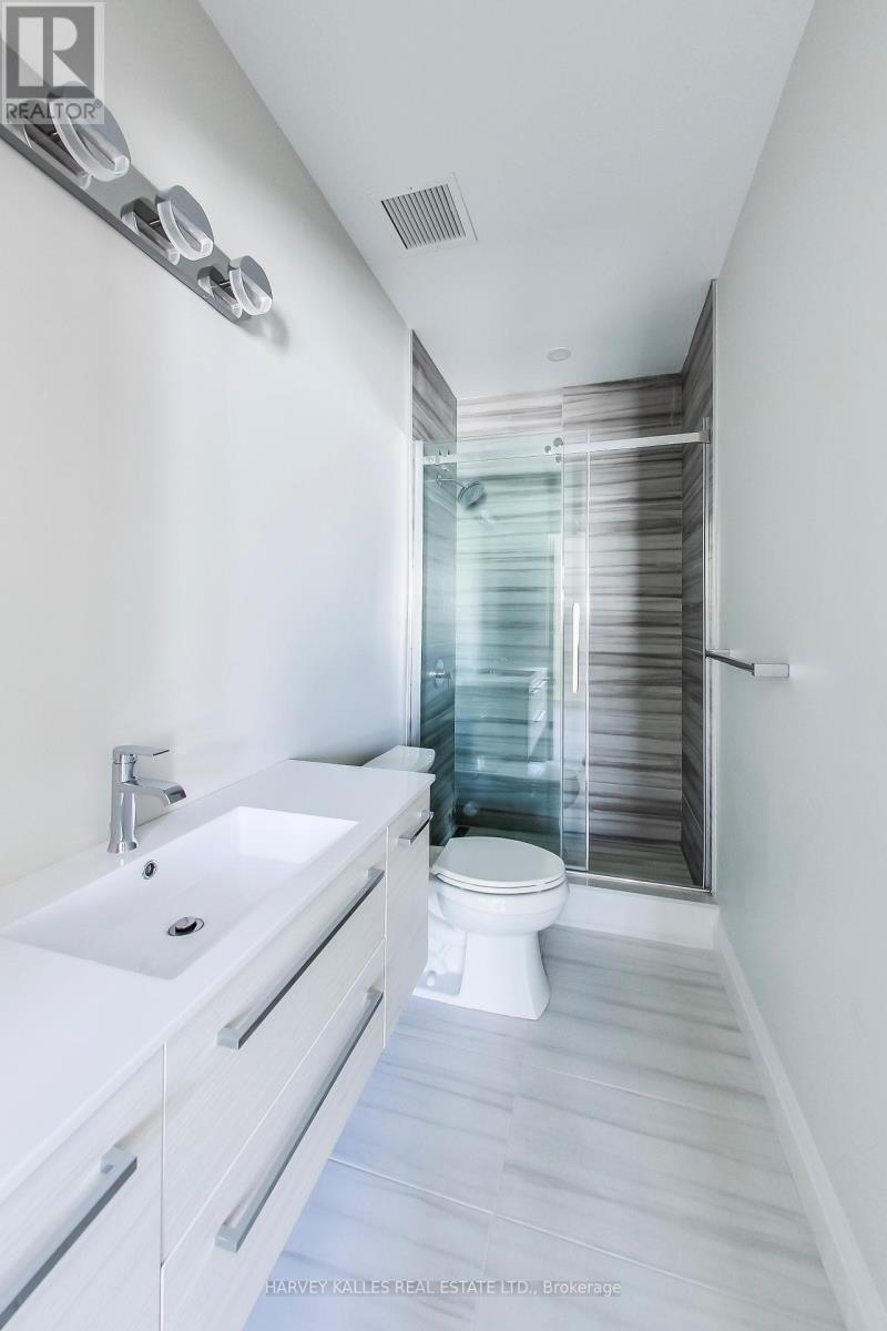 Photo 17 of 4 2896 Dundas Street W, Toronto ON