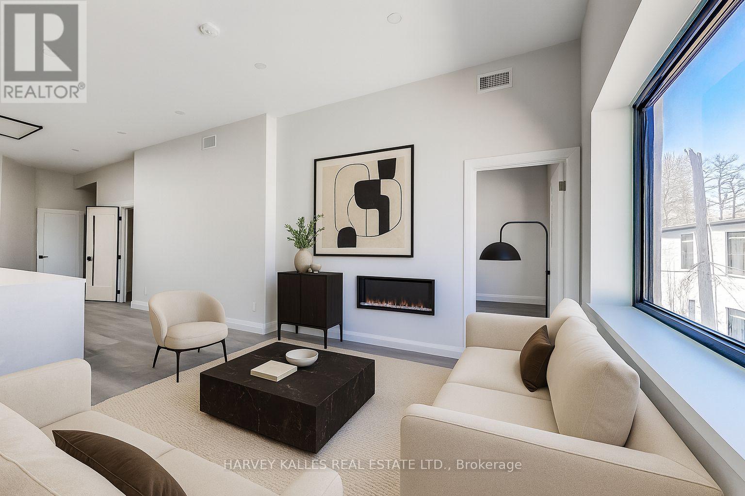 Photo 21 of 4 2896 Dundas Street W, Toronto ON