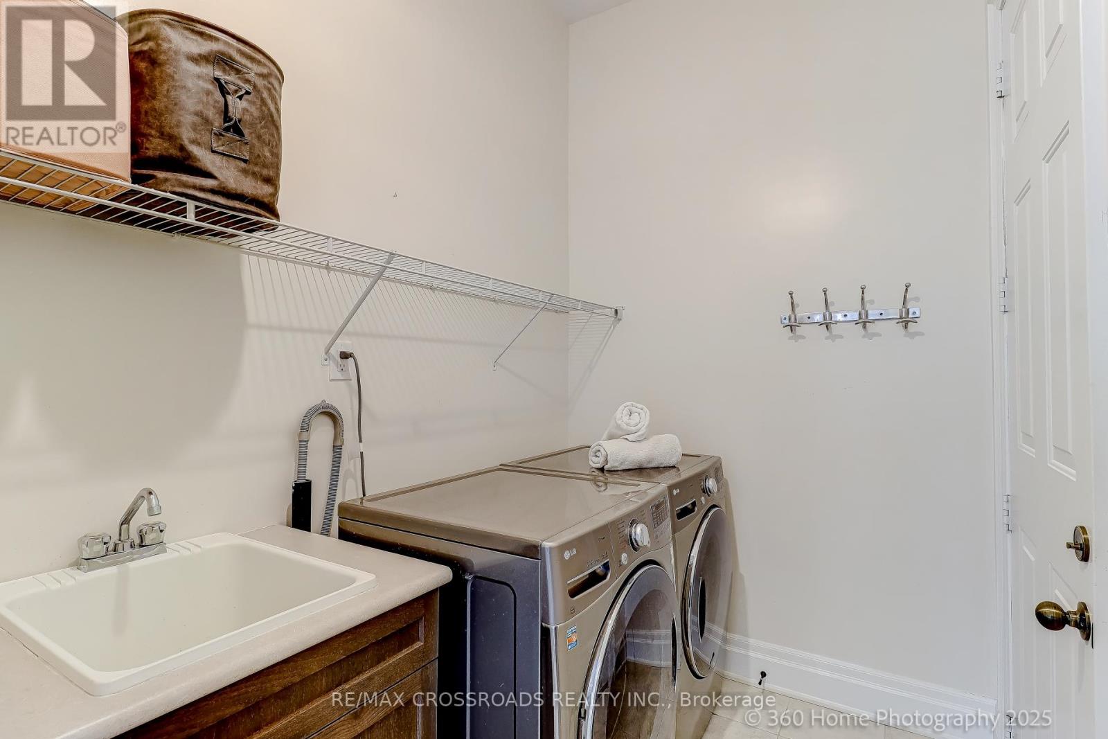 Photo 8 of 6 Prince Michael Court, Caledon ON