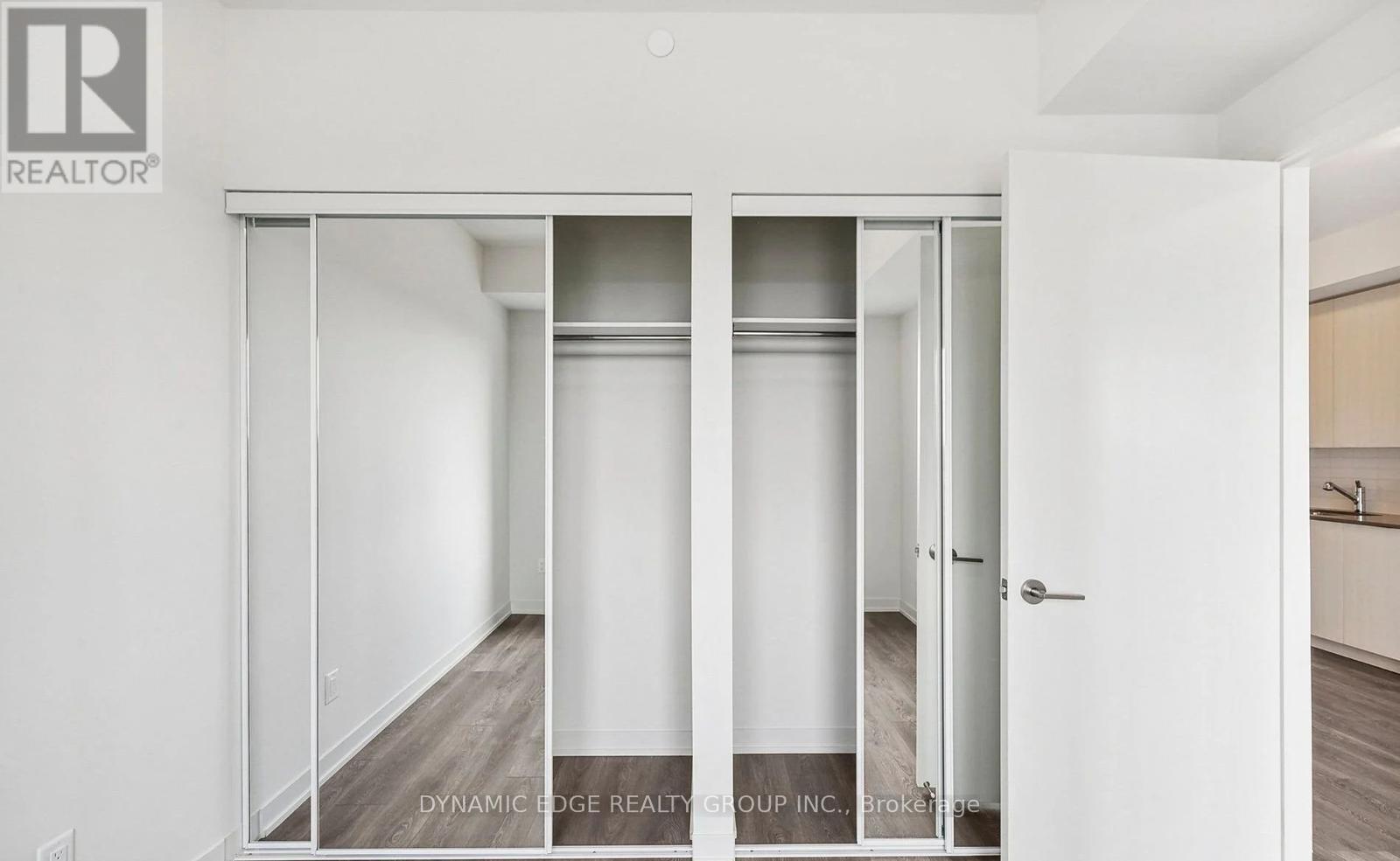 Photo 8 of 407 62 Sky Harbour Drive N, Brampton ON
