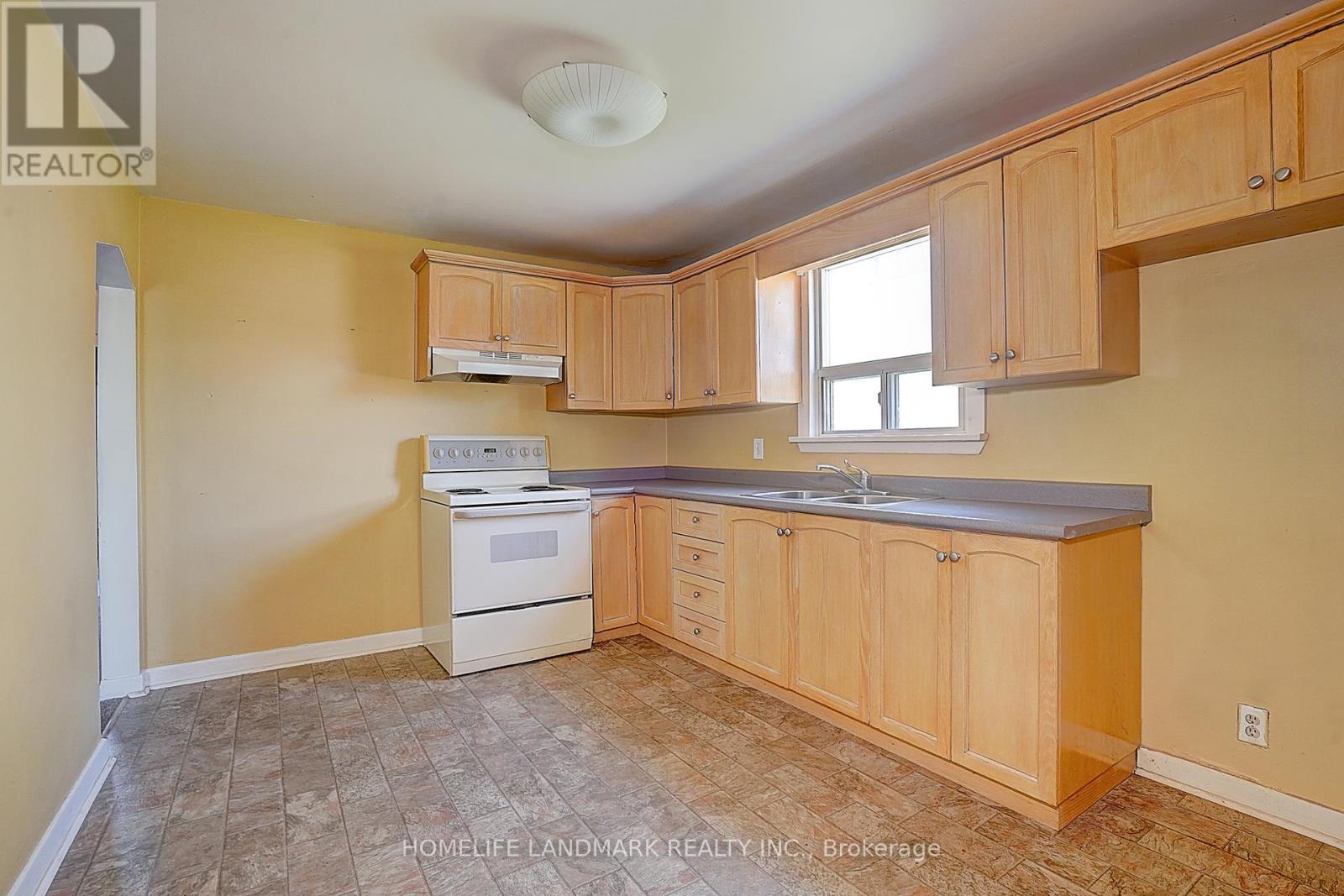 Photo 11 of 928 Hampton Crescent, Mississauga ON