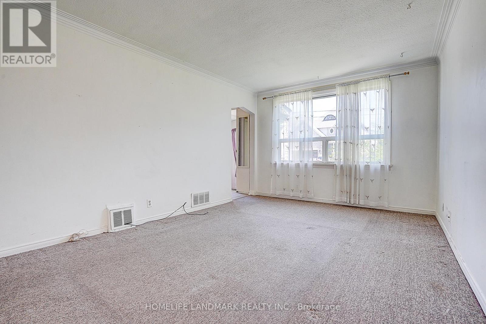 Photo 12 of 928 Hampton Crescent, Mississauga ON