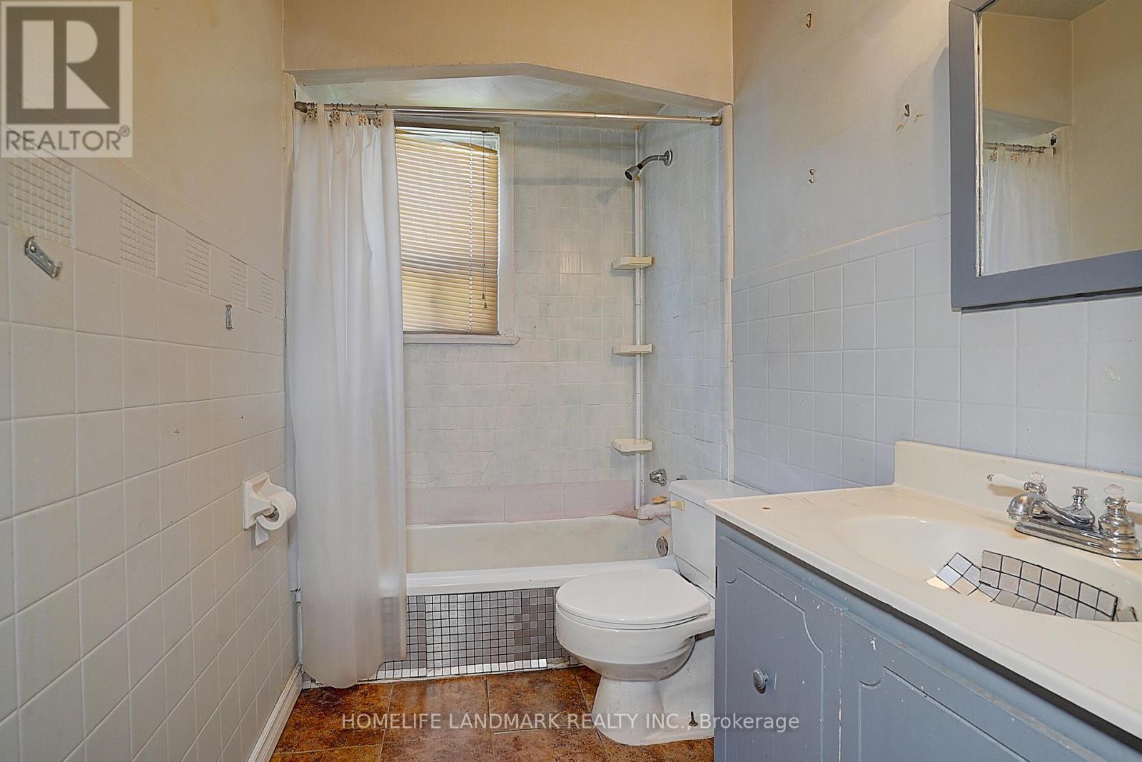 Photo 14 of 928 Hampton Crescent, Mississauga ON
