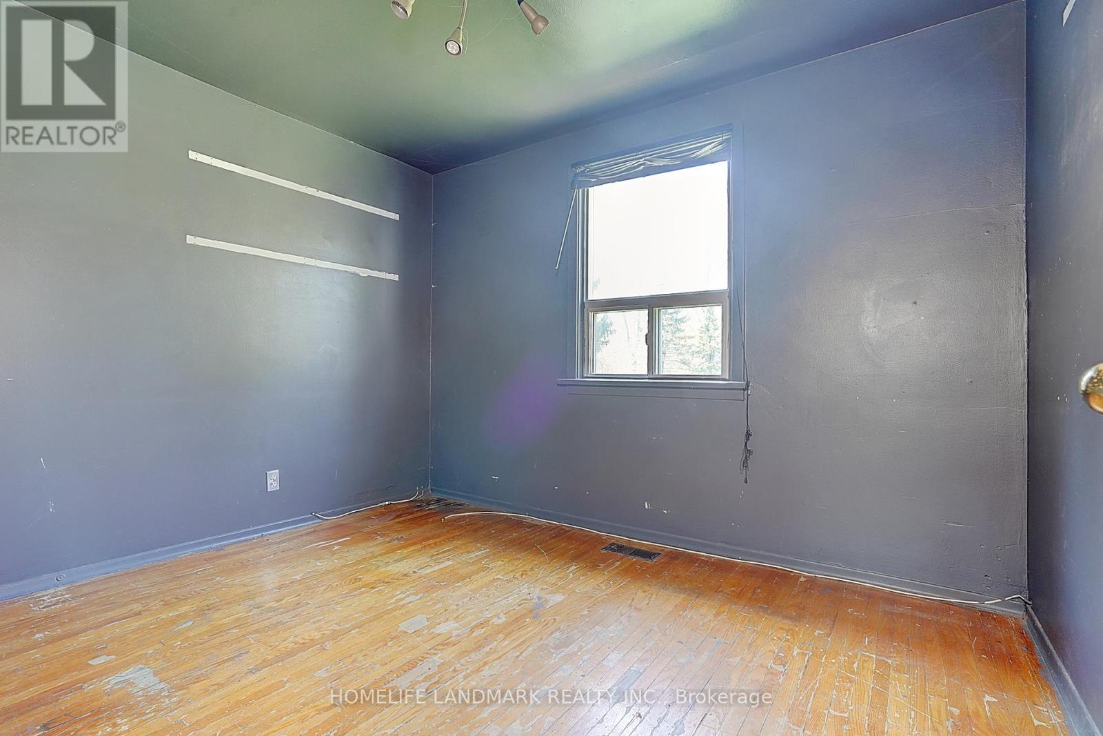 Photo 15 of 928 Hampton Crescent, Mississauga ON