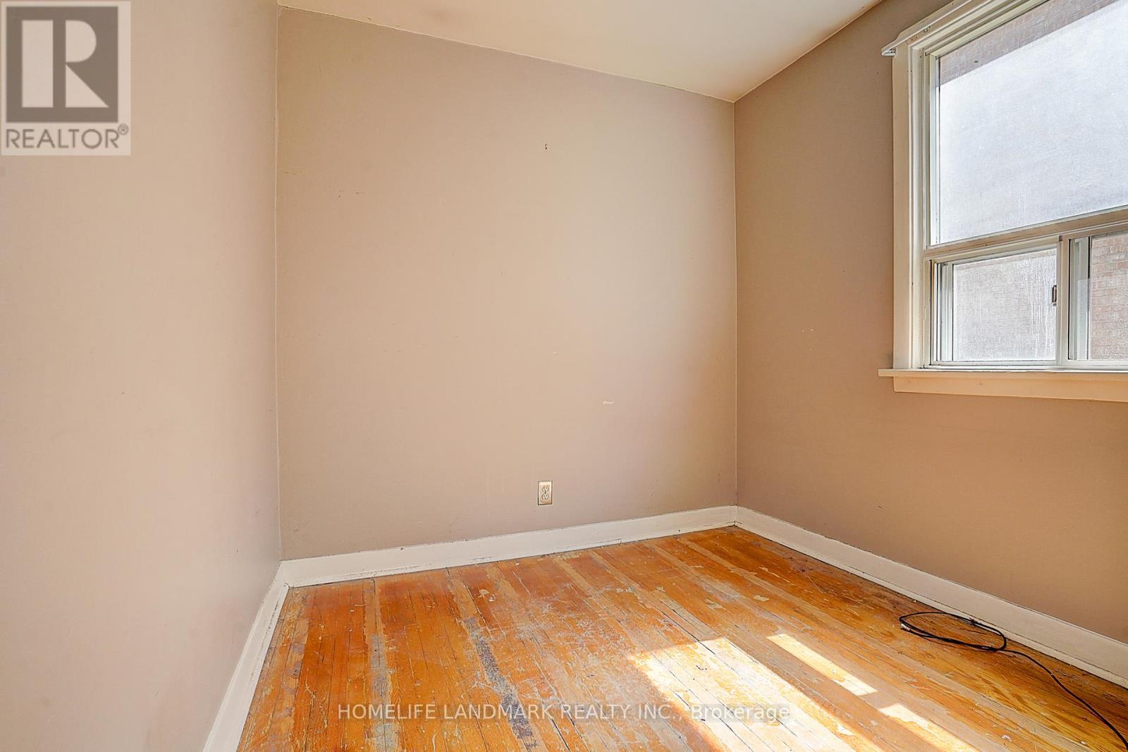 Photo 16 of 928 Hampton Crescent, Mississauga ON