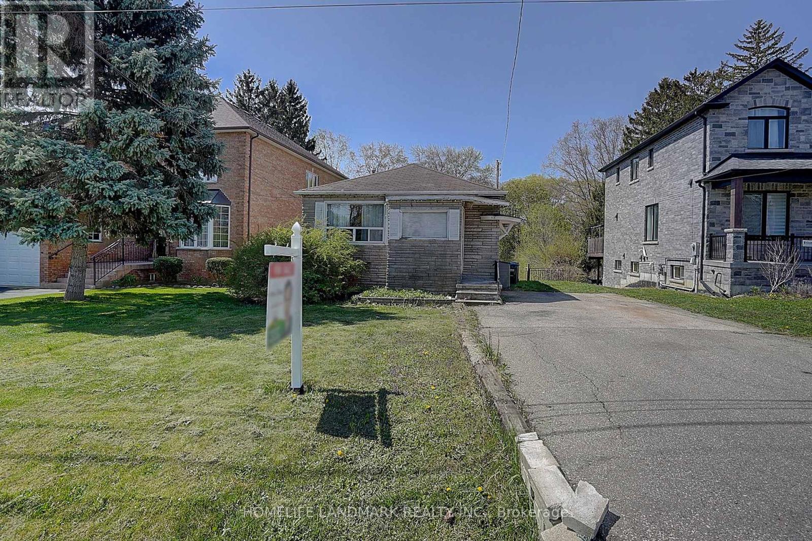 Photo 7 of 928 Hampton Crescent, Mississauga ON