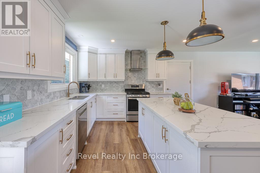 Photo 10 of 2 Richards Court, Tillsonburg ON