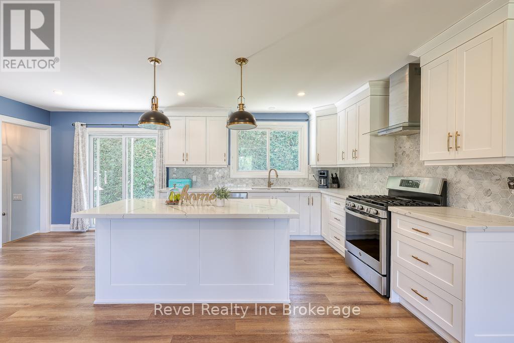 Photo 11 of 2 Richards Court, Tillsonburg ON
