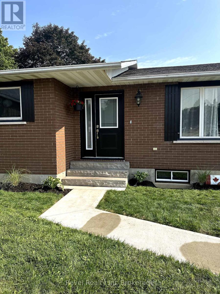 Photo 2 of 2 Richards Court, Tillsonburg ON