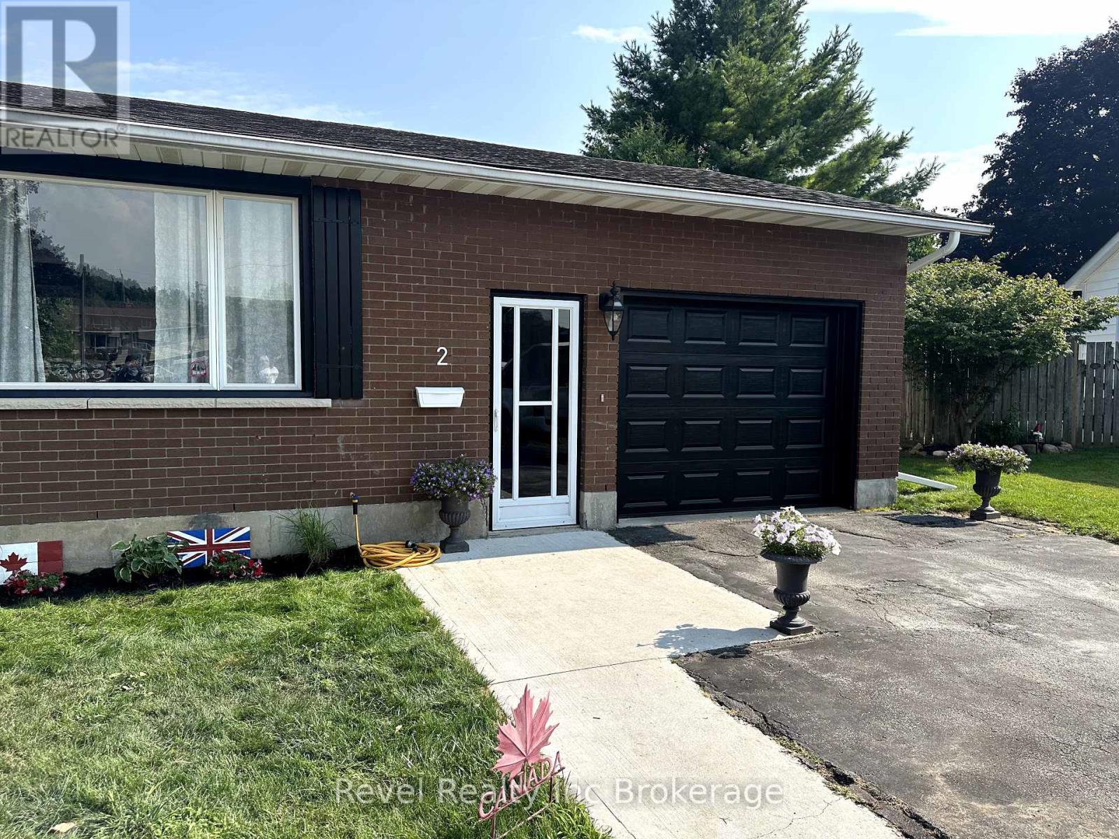 Photo 3 of 2 Richards Court, Tillsonburg ON