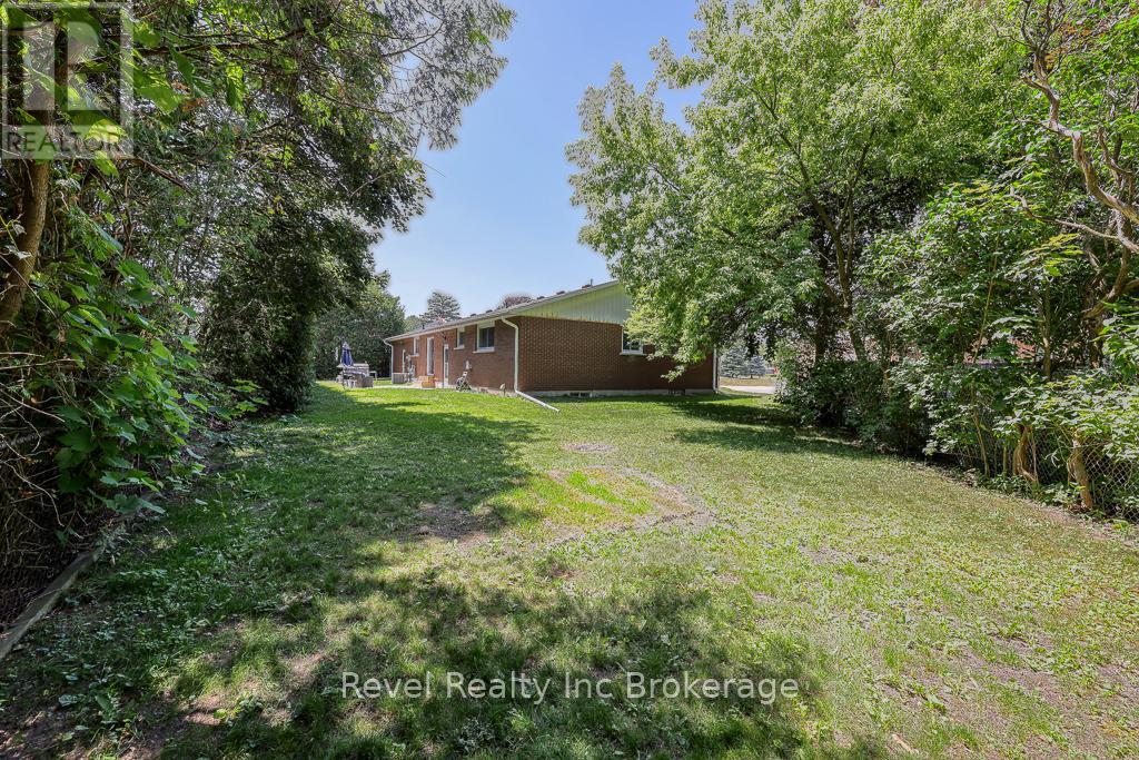 Photo 31 of 2 Richards Court, Tillsonburg ON