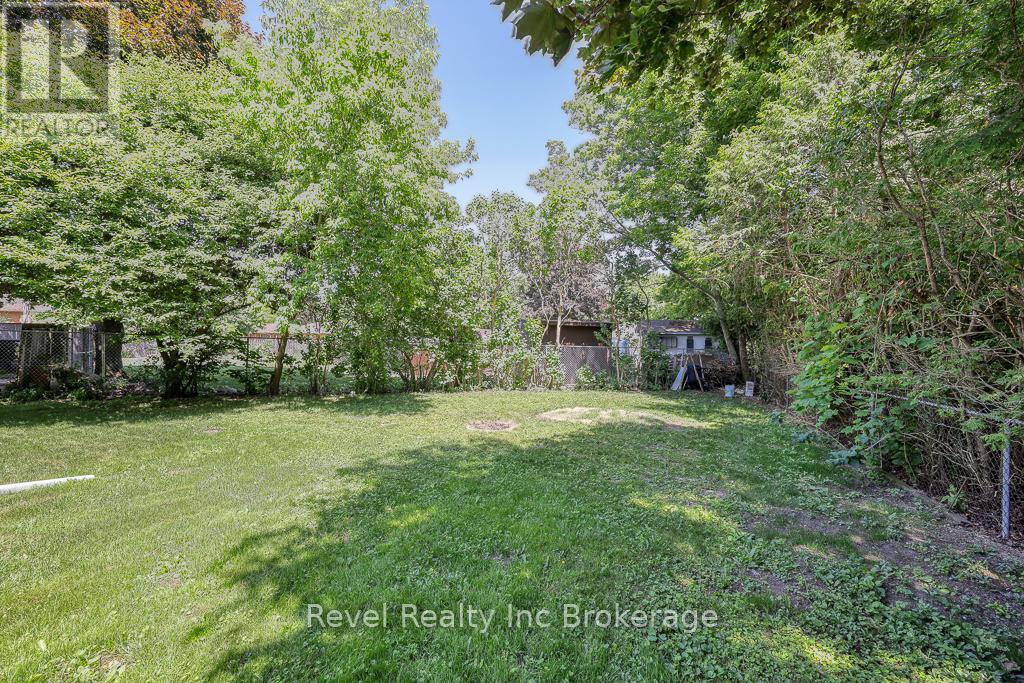 Photo 32 of 2 Richards Court, Tillsonburg ON