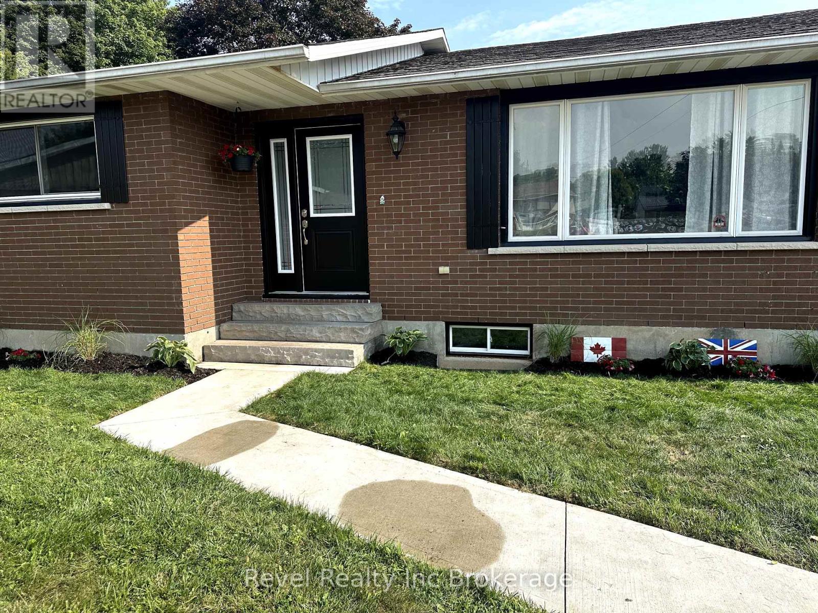 Photo 4 of 2 Richards Court, Tillsonburg ON