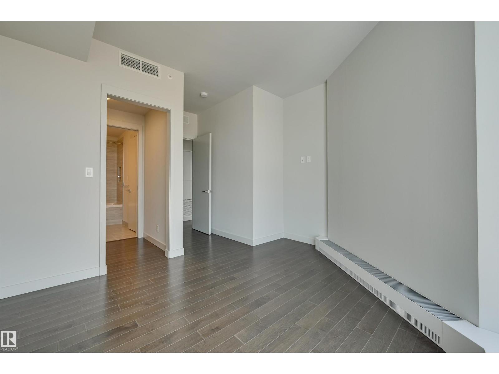 Photo 10 of 2613 10360 102 St Nw, Edmonton AB