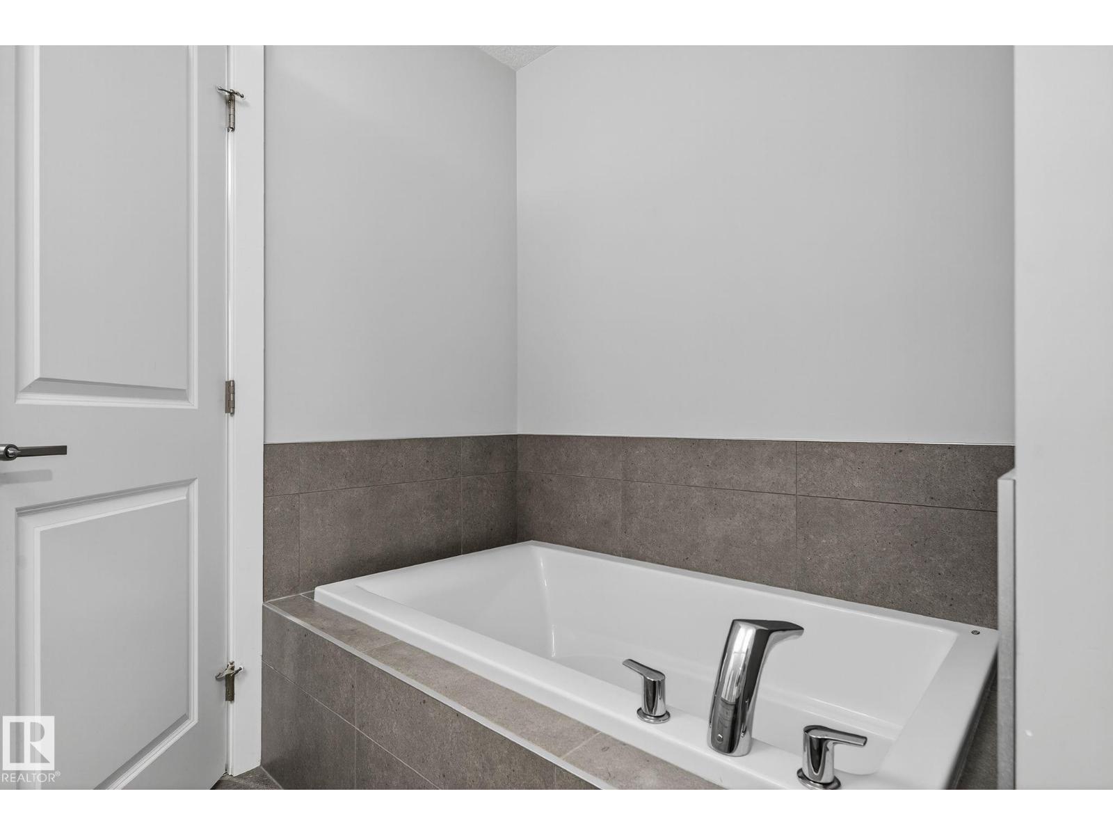 Photo 45 of 22035 80 Av Nw, Edmonton AB