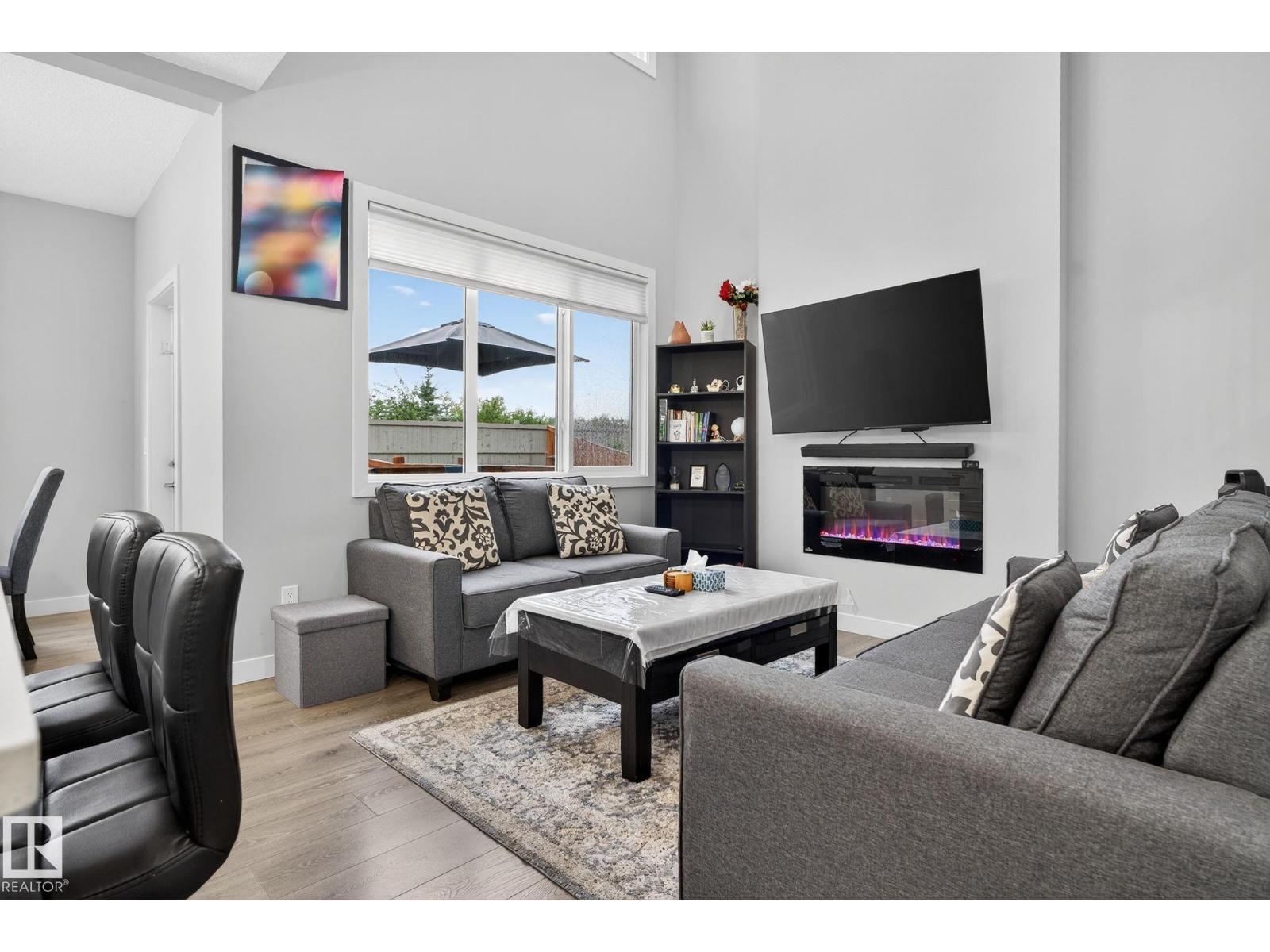 Photo 17 of 22035 80 Av Nw, Edmonton AB