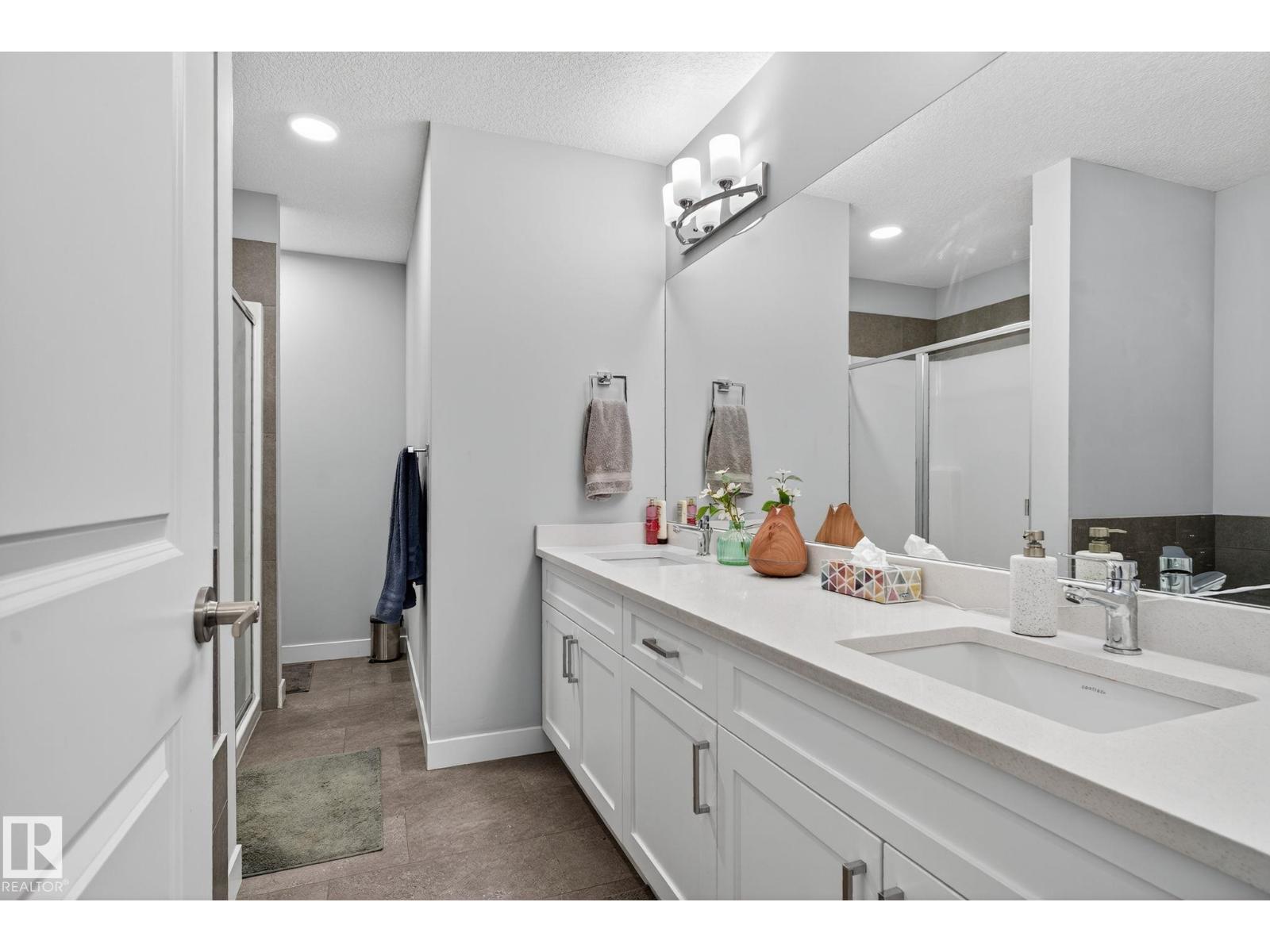 Photo 31 of 22035 80 Av Nw, Edmonton AB