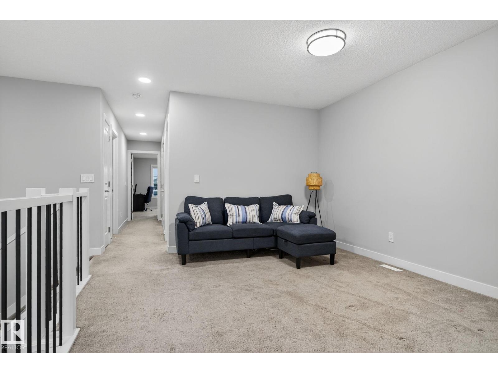 Photo 9 of 22035 80 Av Nw, Edmonton AB
