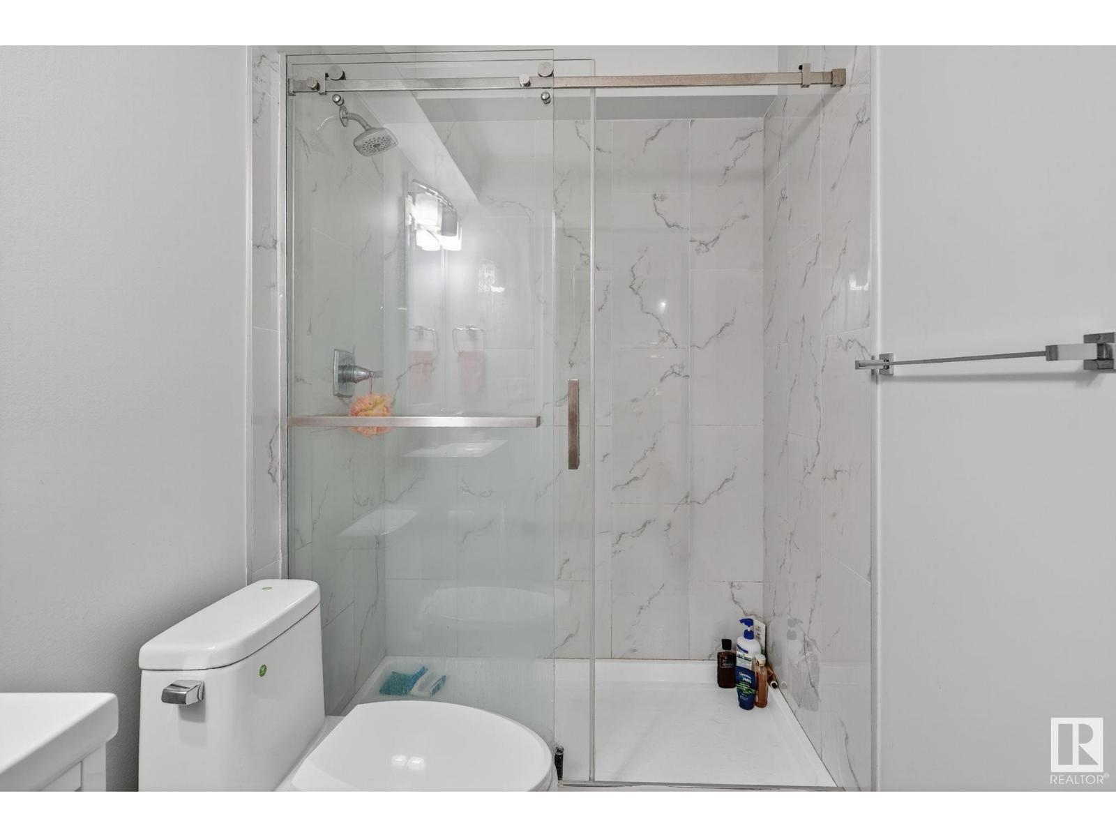 Photo 18 of 22035 80 Av Nw, Edmonton AB