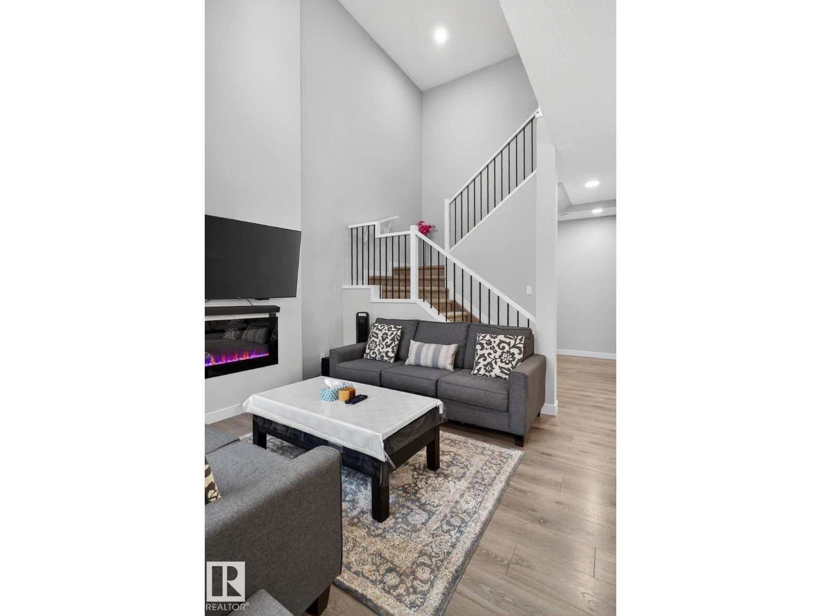 Photo 22 of 22035 80 Av Nw, Edmonton AB