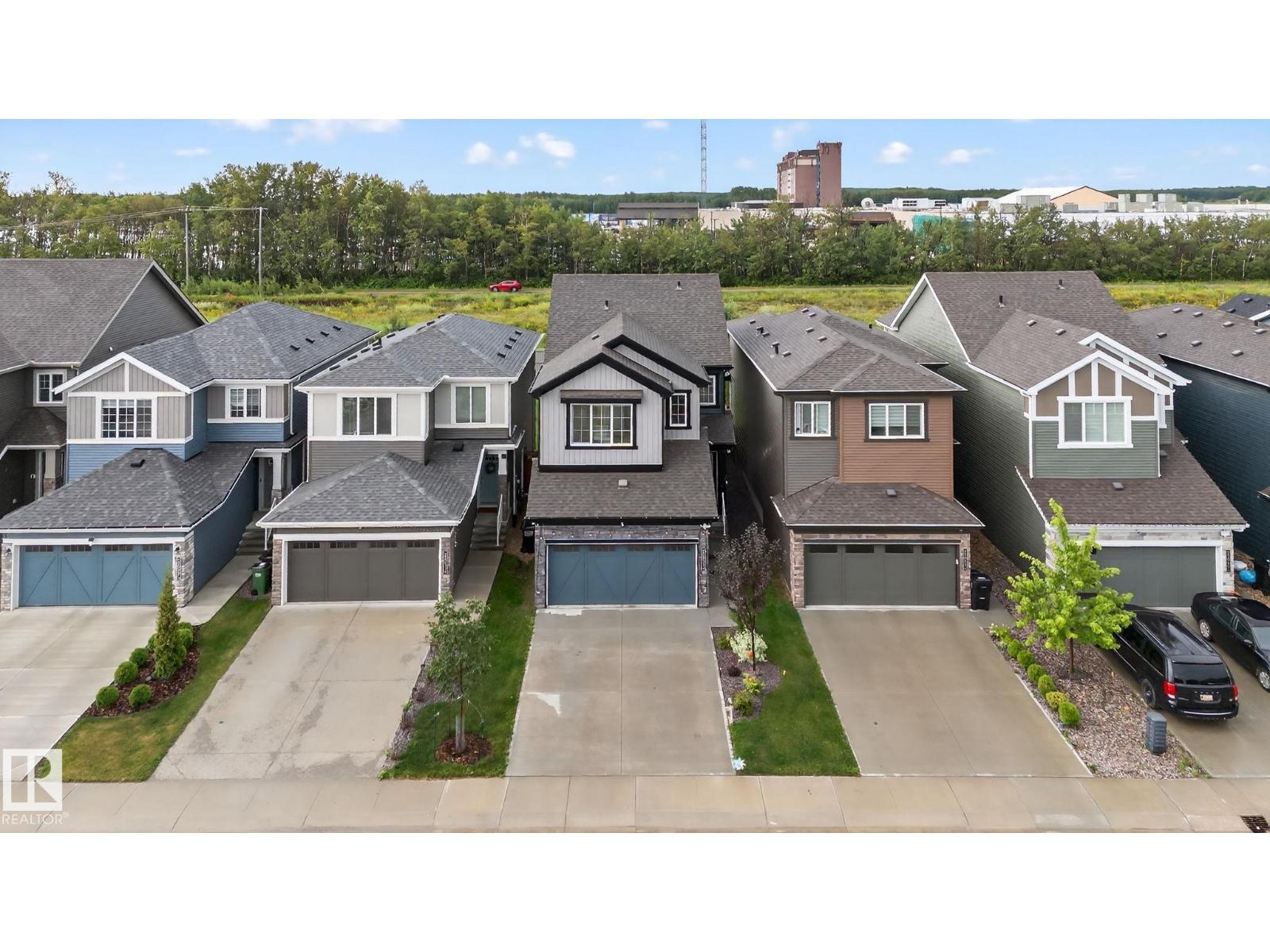 Photo 5 of 22035 80 Av Nw, Edmonton AB