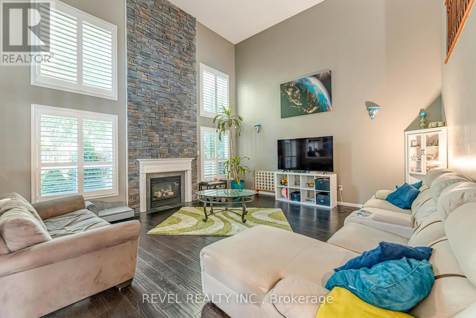 Photo 14 of 17 Webb Avenue, Brantford ON